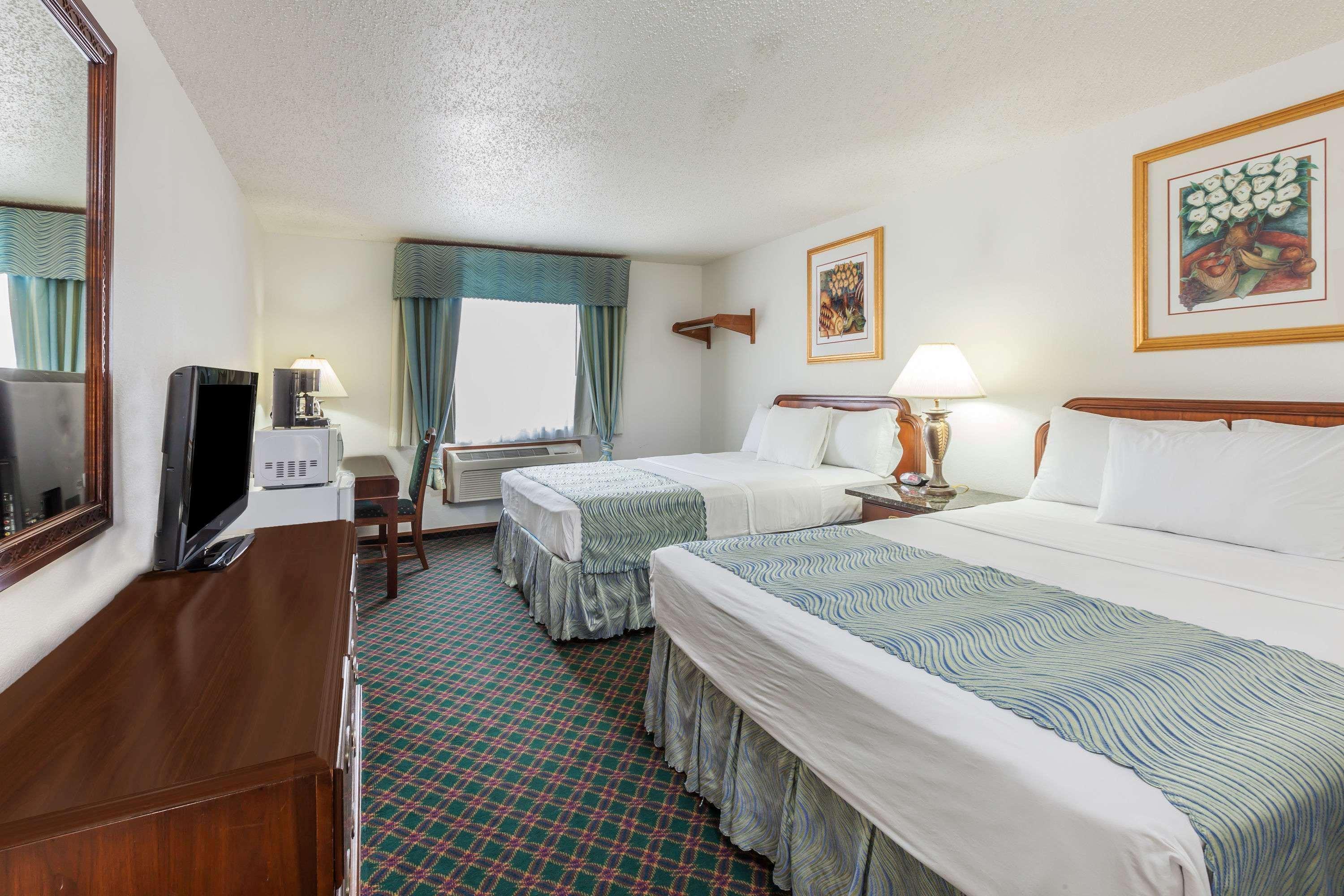 Super 8 By Wyndham Irving Dfw Airport/South Hotel Eksteriør billede