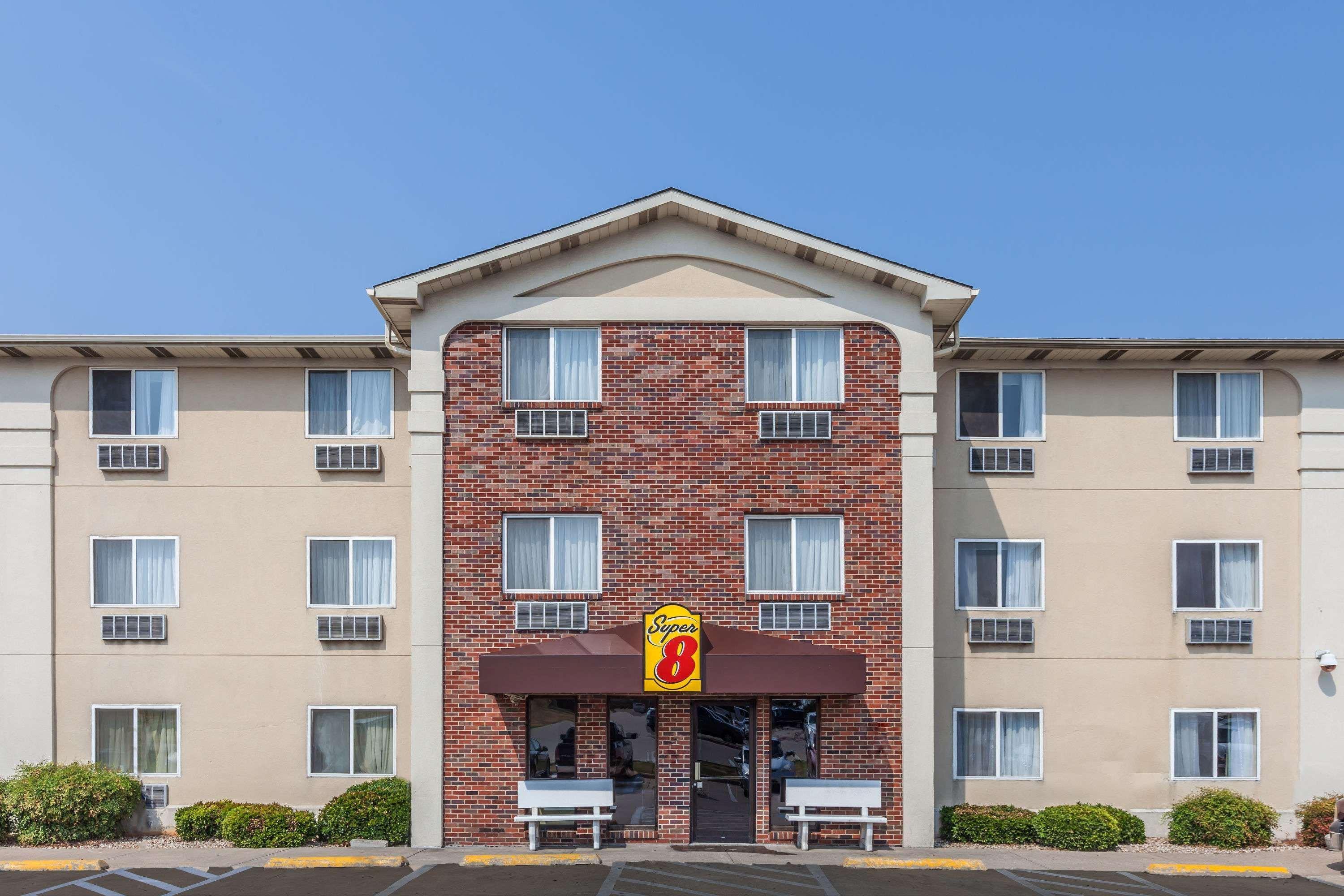 Super 8 By Wyndham Irving Dfw Airport/South Hotel Eksteriør billede