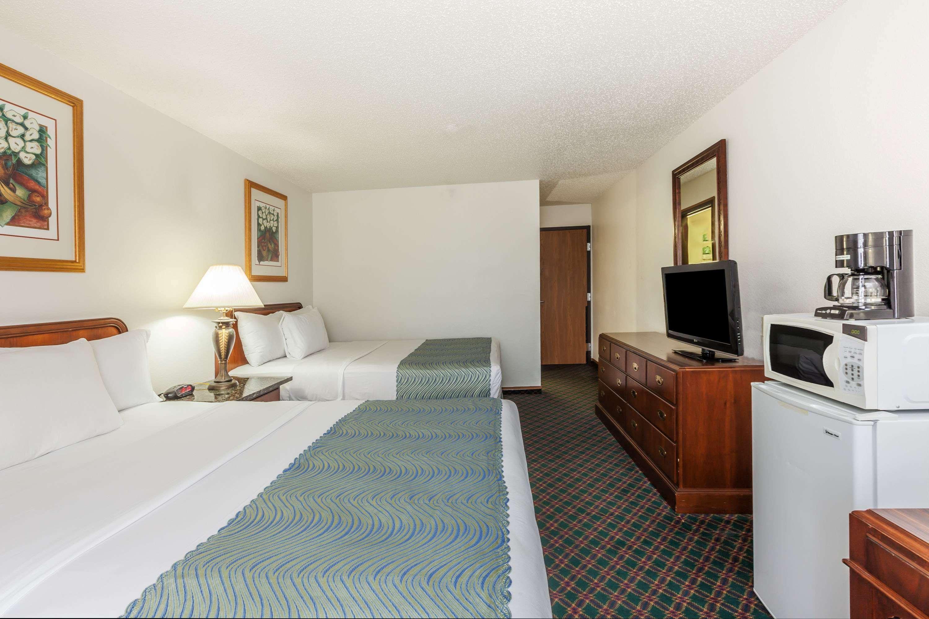 Super 8 By Wyndham Irving Dfw Airport/South Hotel Eksteriør billede
