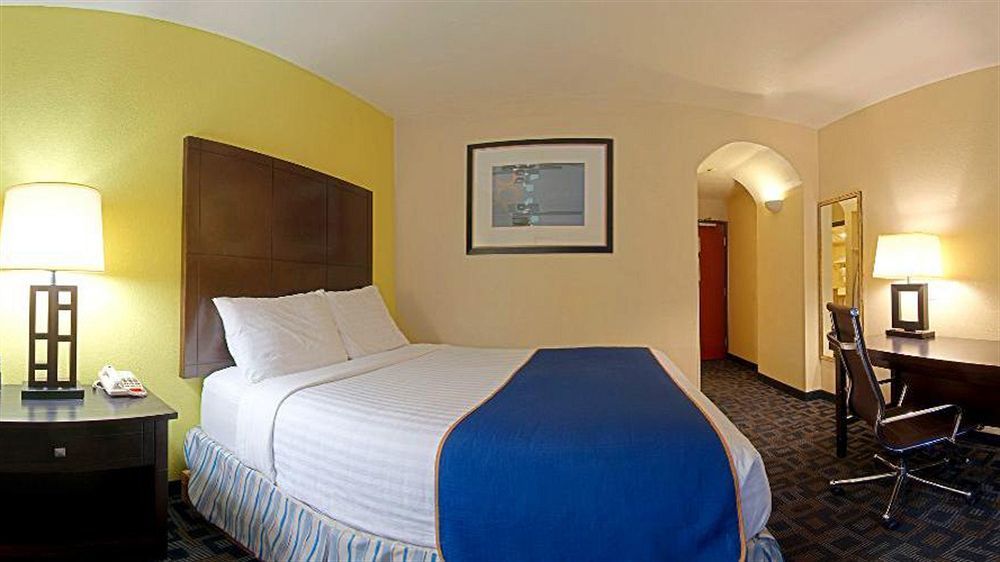 Super 8 By Wyndham Irving Dfw Airport/South Hotel Eksteriør billede
